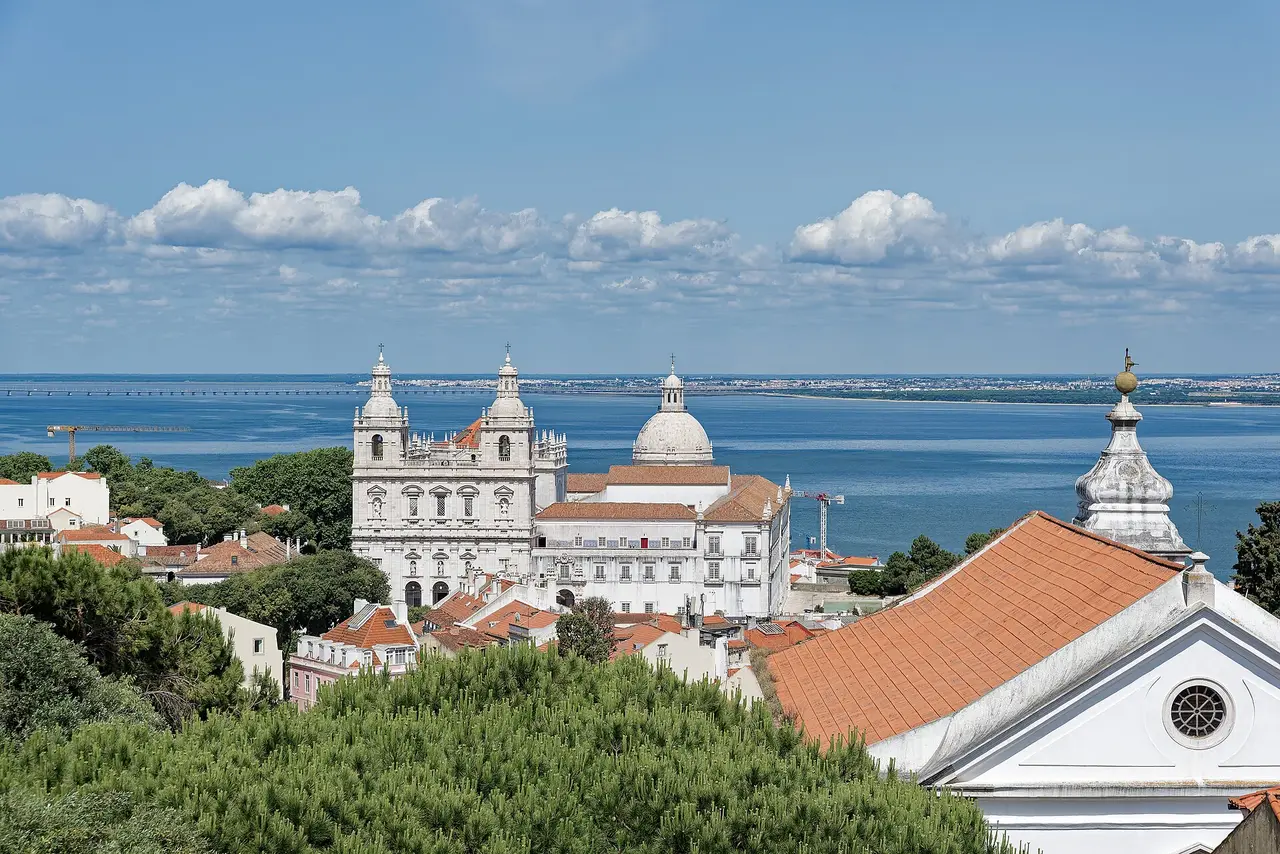 Dächer der Alfama in Lissabon
